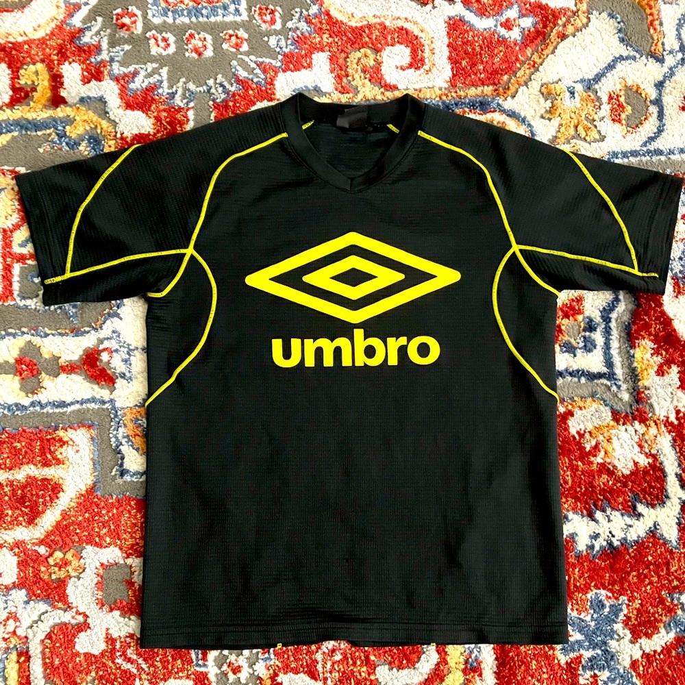 Umbro Men's Black and Yellow athletic T-Shirt